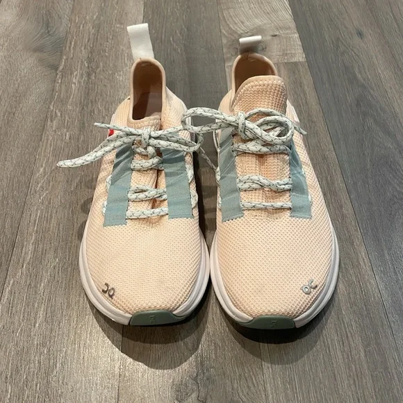 On W Cloudeasy Sneakers - Picture 6 of 16